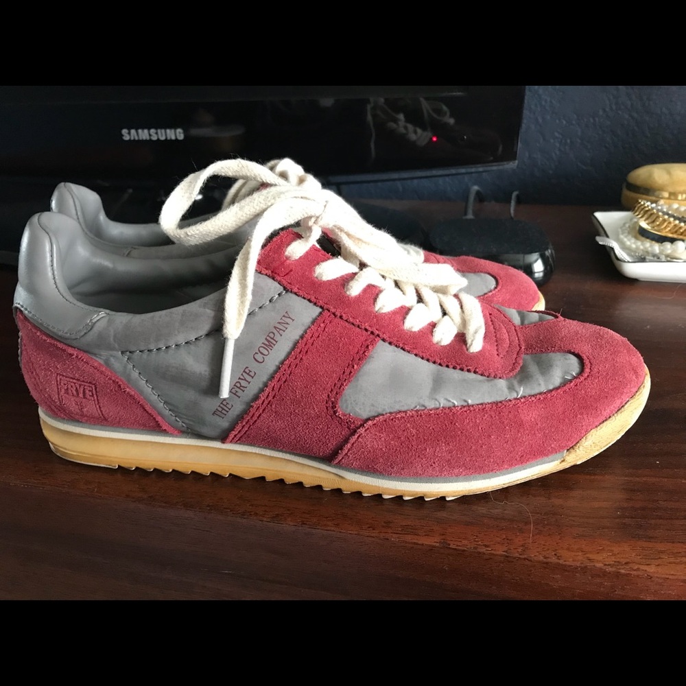 Frye runners